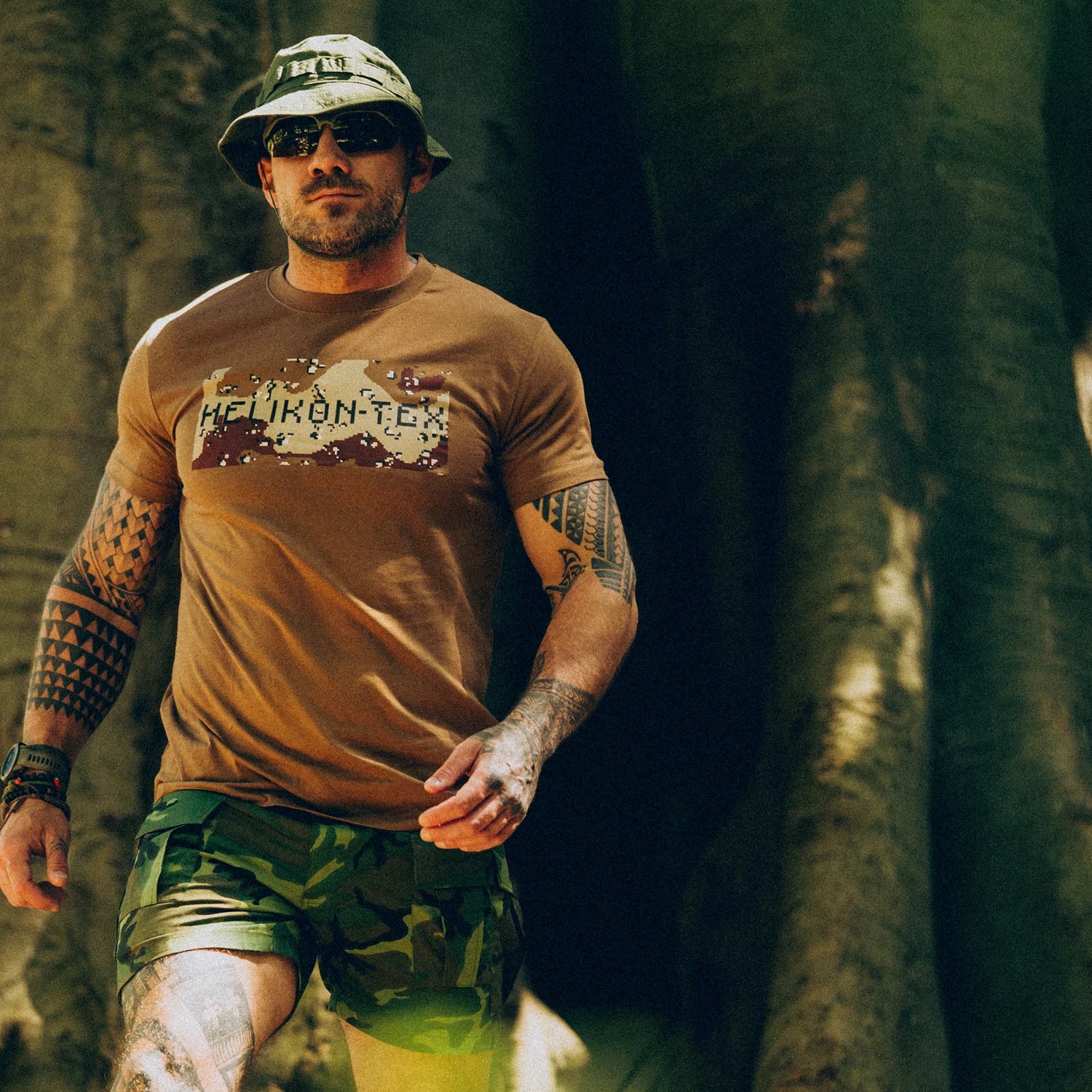 Helikon-Tex Helikon&Camo tričko, čierne – v použití 1
