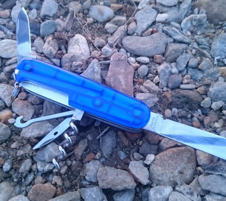 Victorinox Huntsman джобен нож 91mm, прозрачен син