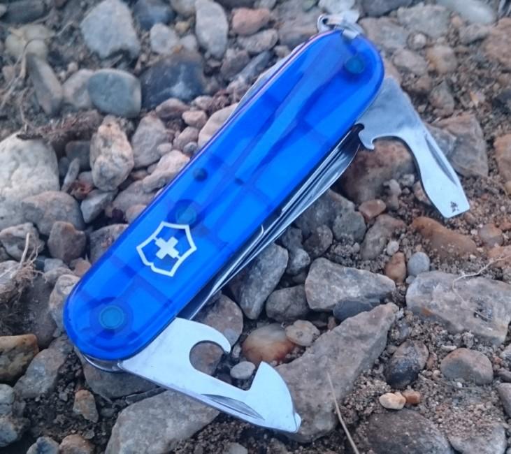 Victorinox Huntsman джобен нож 91mm, прозрачен син