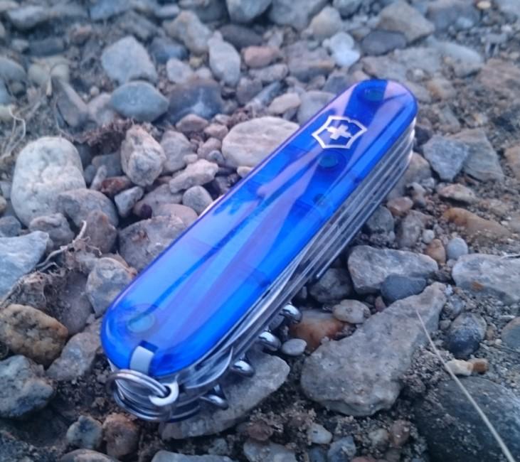 Victorinox Huntsman джобен нож 91mm, прозрачен син
