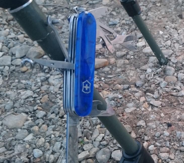 Victorinox Huntsman джобен нож 91mm, прозрачен син