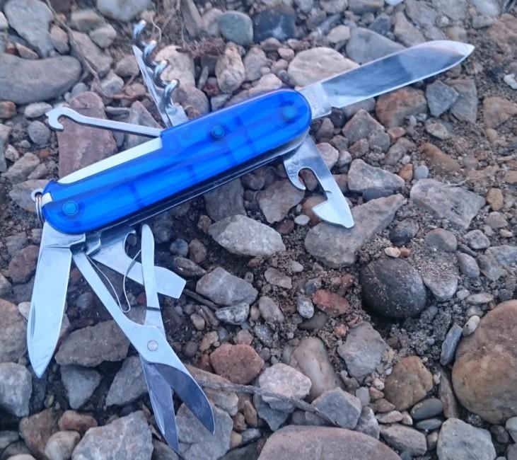 Victorinox Huntsman джобен нож 91mm, прозрачен син