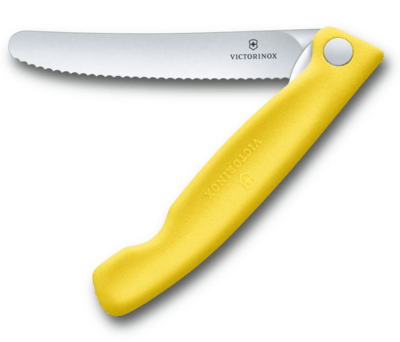 Victorinox Swiss Classic джобен нож за плодове и зеленчук със зъбкована острие, жълт