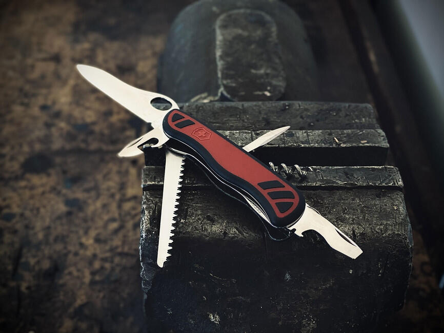 Victorinox Forester джобен нож VX, червено-черен, 111mm