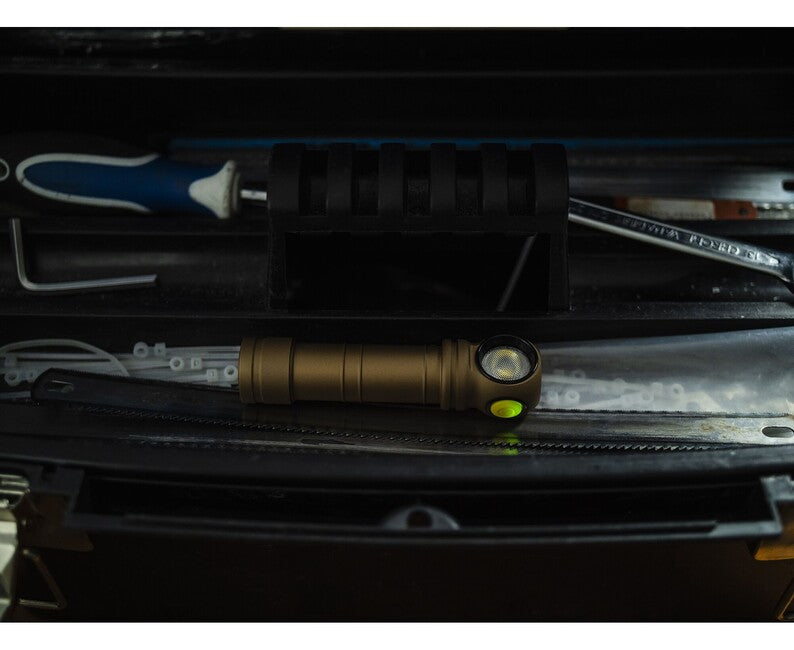ArmyTek Wizard C2 Pro Max LED ръчен фенер с магнитен държач и захранване от акумулатор 4000 lm, песък
