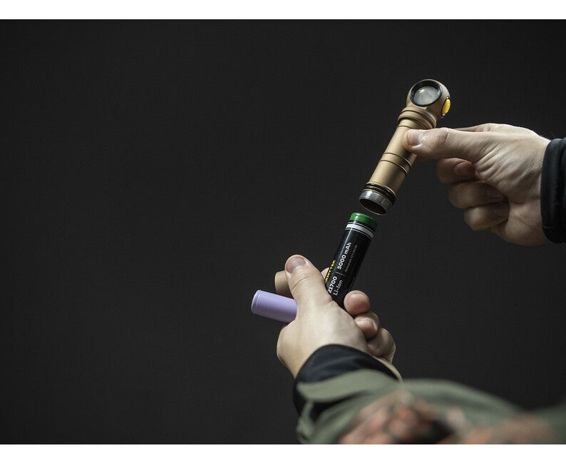 ArmyTek Wizard C2 Pro Max LED ръчен фенер с магнитен държач и захранване от акумулатор 4000 lm, песък